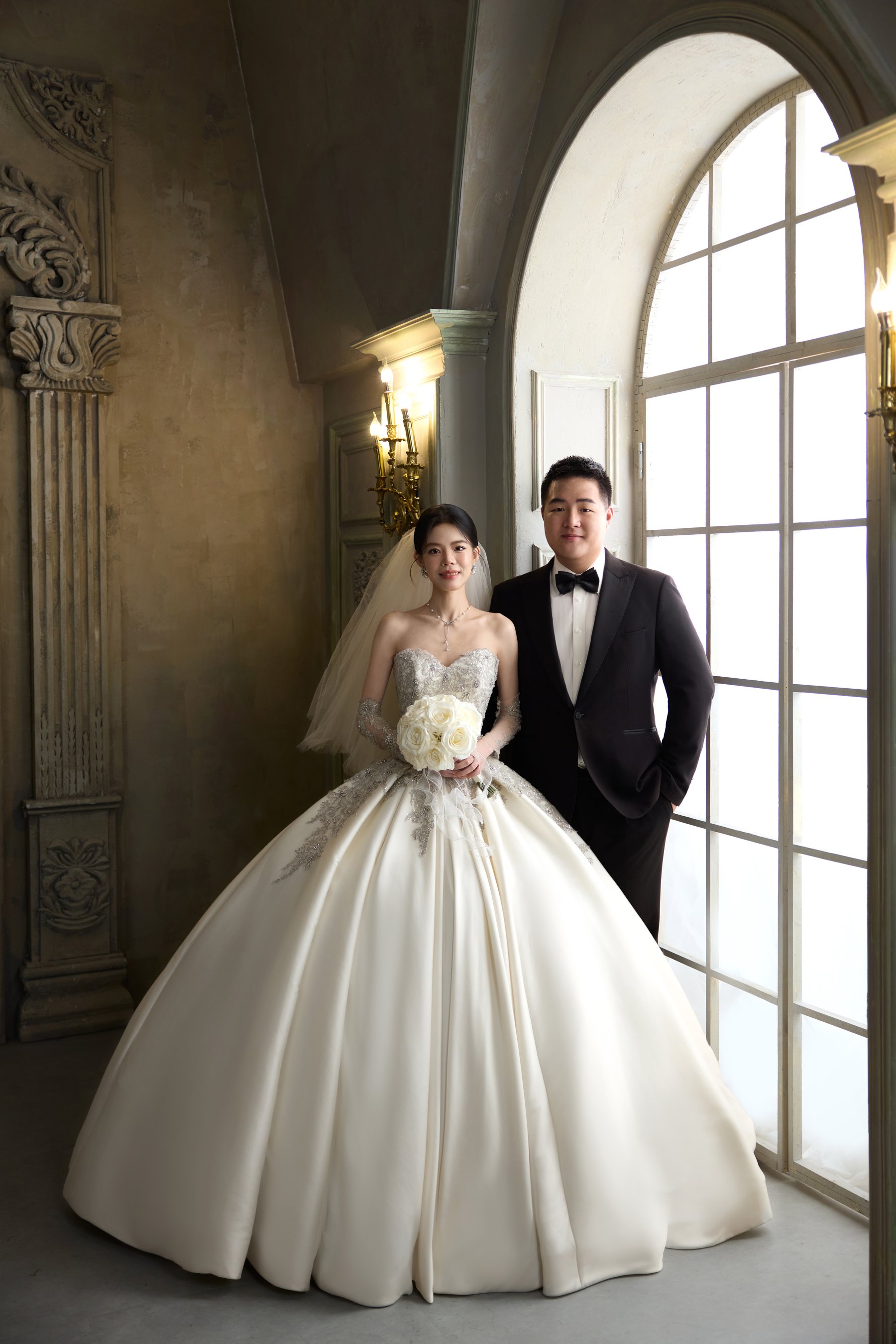 冯涛和戴孟洁拱窗婚纱照